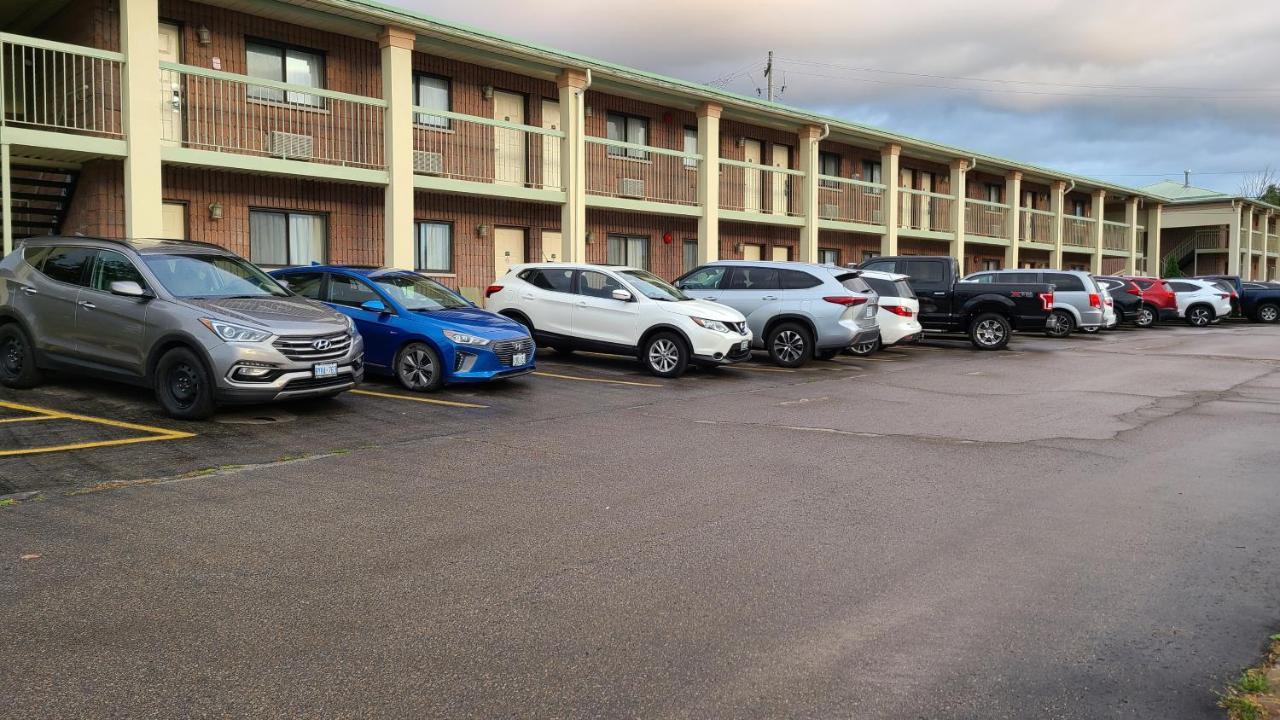 Quality Inn & Suites 1000 Islands Gananoque Exterior foto