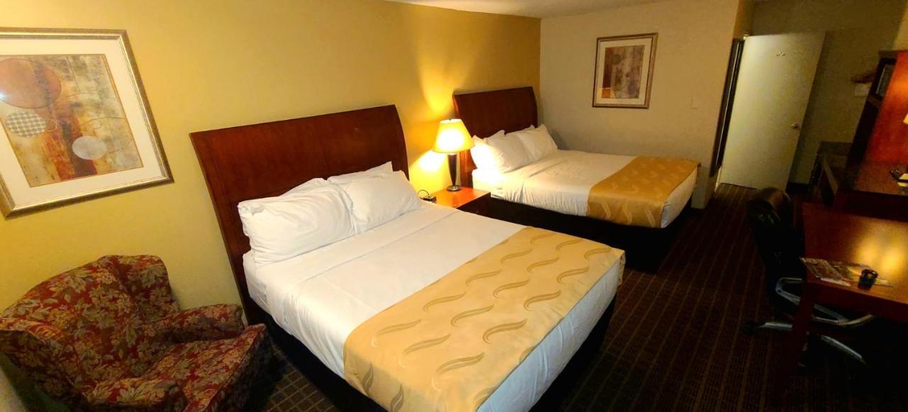 Quality Inn & Suites 1000 Islands Gananoque Exterior foto